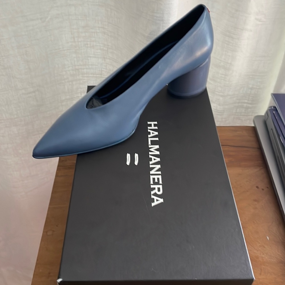 Beautiful Sky Blue Halmanera Point toe pump, size 41